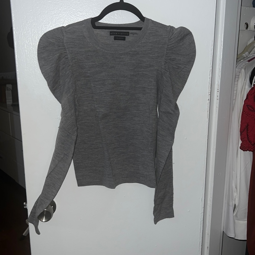 Alice + Olivia grey puffed sleeve thin sweater